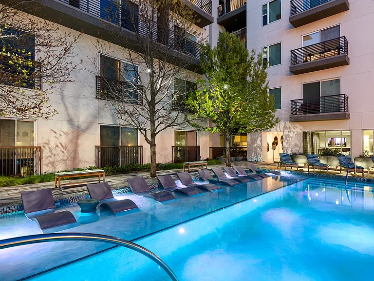 Lyra on McKinney — Photo 18