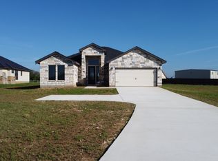 105 W Tree Farm Dr, Lytle, TX 78052