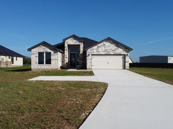 105 W Tree Farm Dr, Lytle, TX 78052