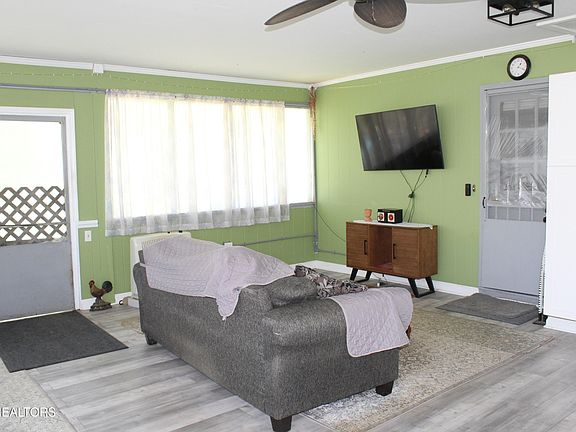 5th image of 2704 Roland Ln