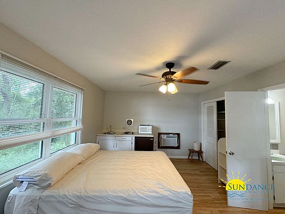 5th image of 7 Longwood Dr