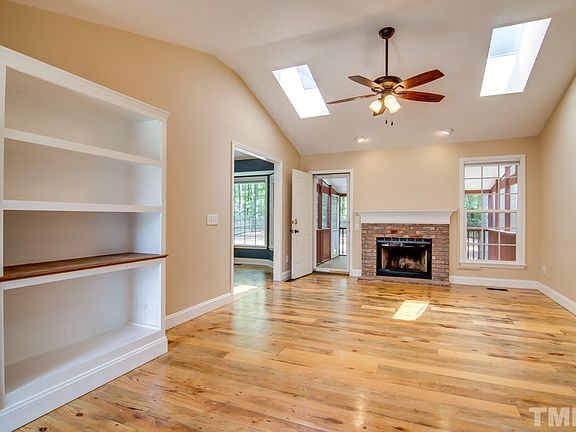 3rd image of 26 Ringwood Ct