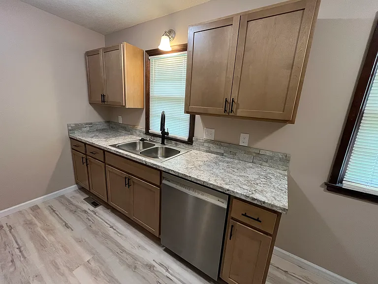3301 S Ida Ave — Photo 3