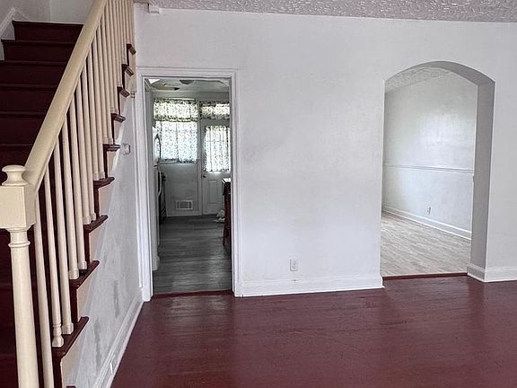 3rd image of 3906 Grantley Rd