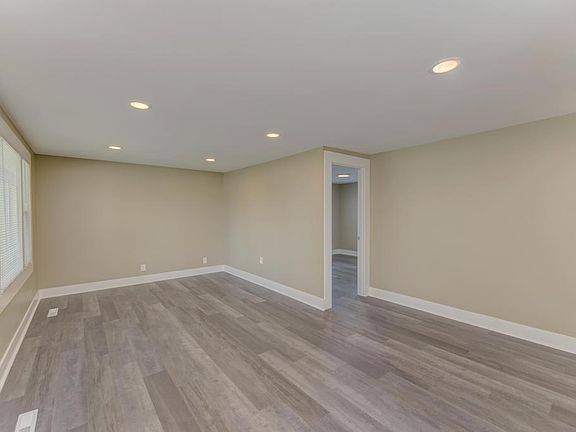 3rd image of 502 Tyler Dr