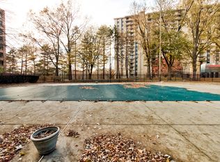 10320 Westlake Dr APT 103, Bethesda, MD 20817
