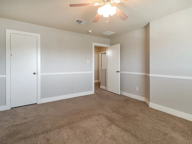 7431 Leightonfield Ct — Photo 13