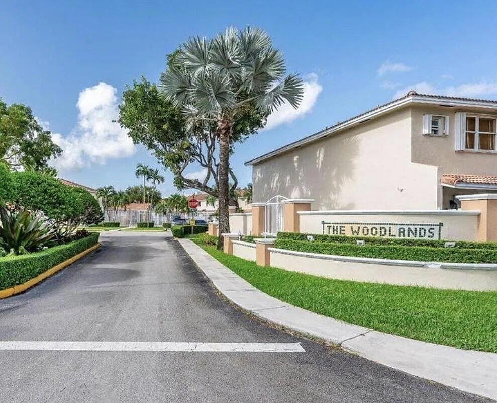 3 bed, 2.5 bath, 1308 sqft, $3,100 — Photo 1