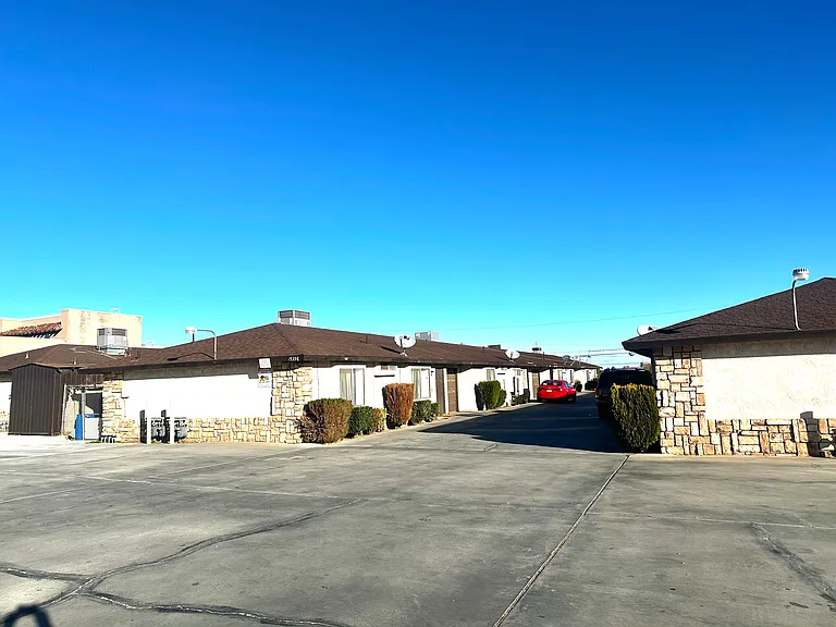 15392-15398 Bear Valley Rd — Photo 10