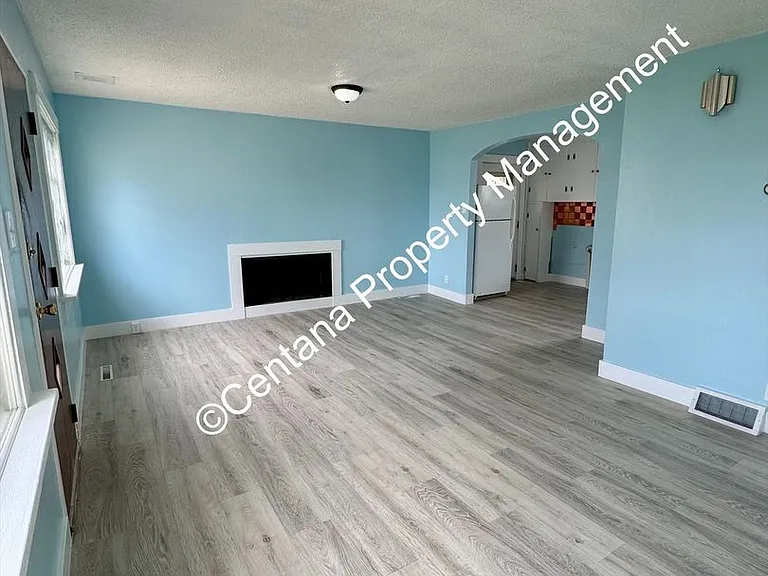 1640 Sampson St — Photo 12