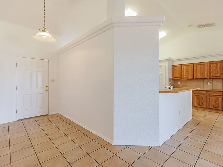 2400 Saguaro Loop — Photo 17