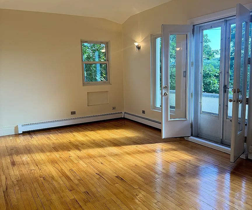 3 bed · 3 bath · 2,530 ft² in Riverdale, Bronx