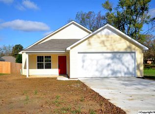 403 College St NE, Hartselle, AL 35640