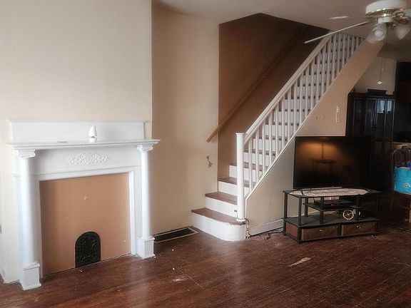 5th image of 5450 Webster St