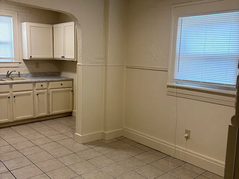 212 Denver St — Photo 3