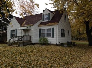 28 Meadow Ln, Merrillville, IN 46410