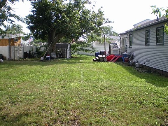 2nd image of 6 Linden Cv