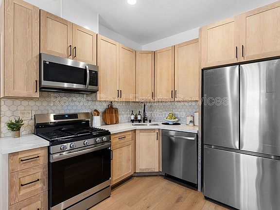 4th image of 4286 Samoset Ave #3