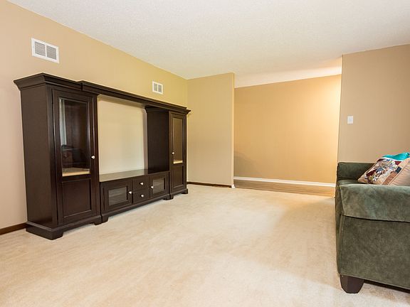 3rd image of 8441 Teakwood Ct