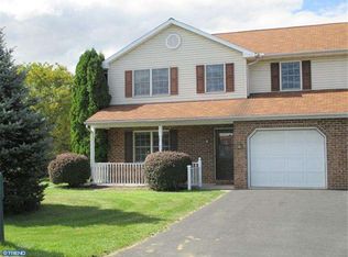 916 Cacoosing Dr, Sinking Spring, PA 19608