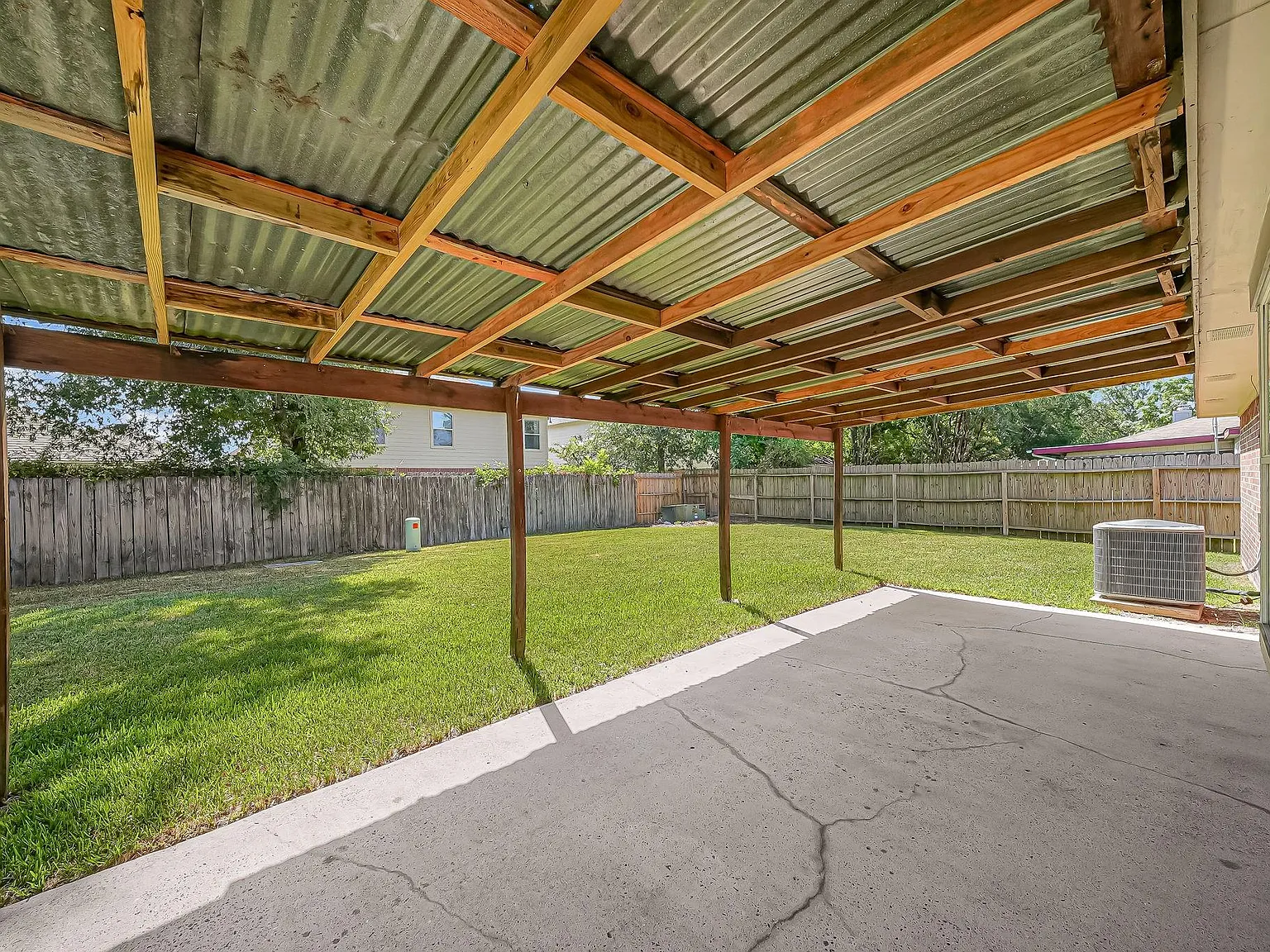 3 bed, 2.0 bath, 1167 sqft, $1,900 — Photo 3