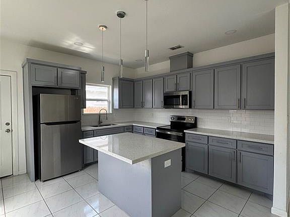 4th image of 1317 S Yankton St #2