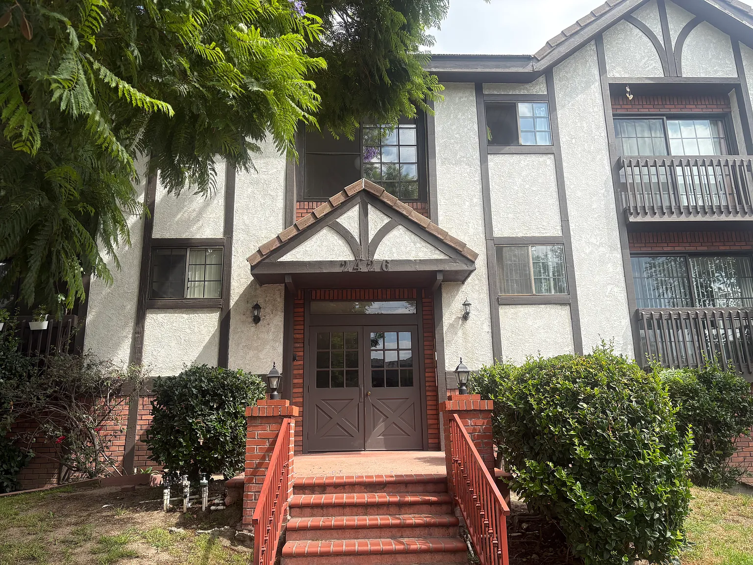 2 bed, 950 sqft, $3,300 — Photo 1