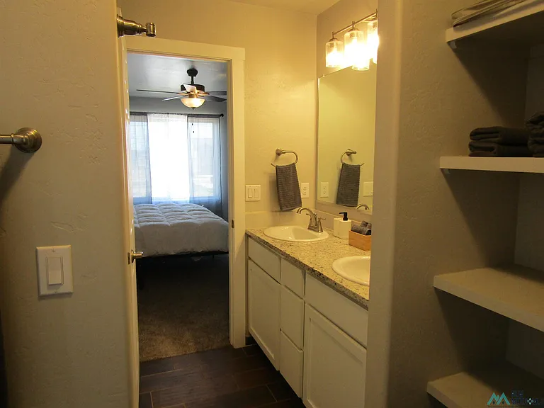 2404 W Briscoe Ave — Photo 27