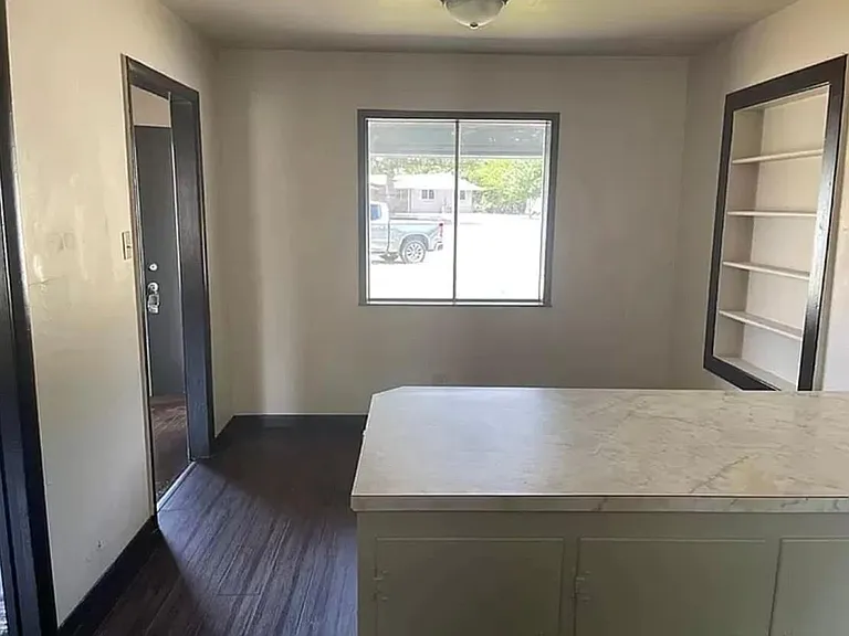 910 Circle Dr — Photo 9