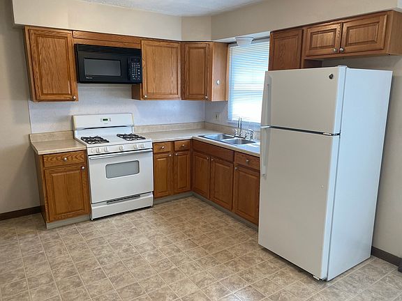 4th image of 2148 Kenyon St APT E