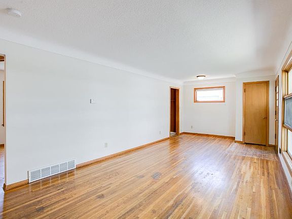 4th image of 2128 Waukon Ave