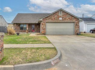 828 Eric Cir, Moore, OK 73160