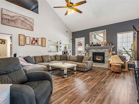 3rd image of 18 Sullivan Dr