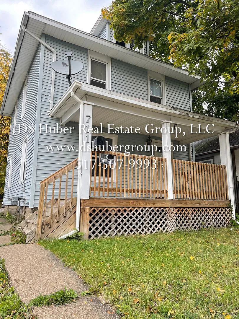 711 Baker Street Lansing, MI 48910 — Photo 1