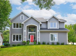 8624 Long Meadow Dr, Johnston, IA 50131