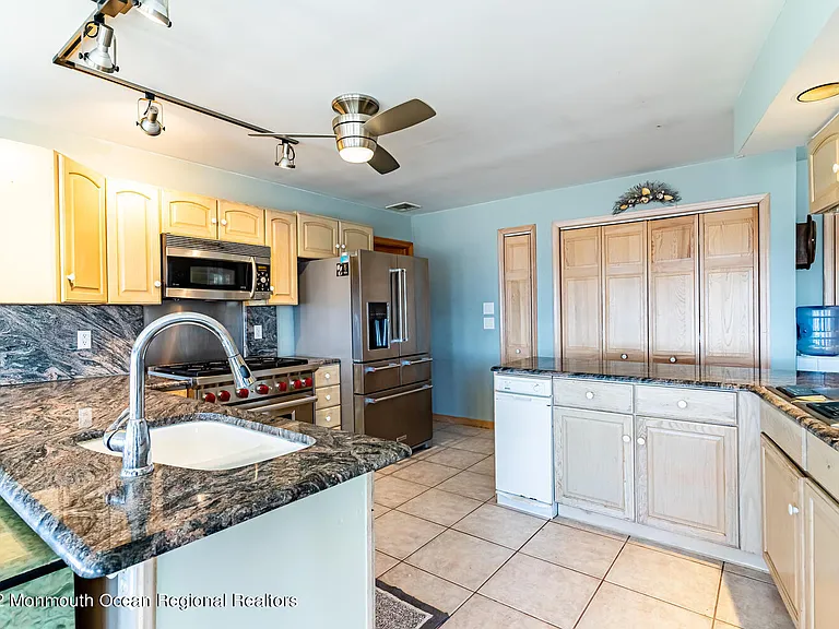 23 Harborside Dr W — Photo 11