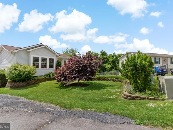 86 Academy Dr, Martinsburg, WV 25404