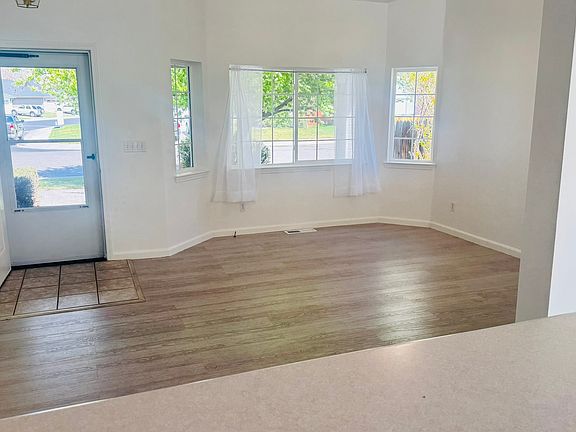 3rd image of 1421 Edlesborough Cir