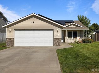 1215 N Beech Ave, Pasco, WA 99301