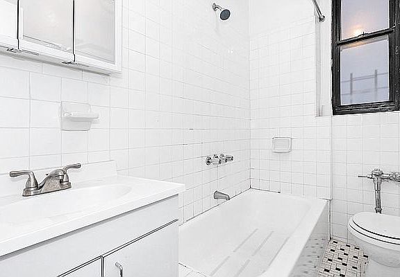 4th image of 20 Seaman Ave #2AA