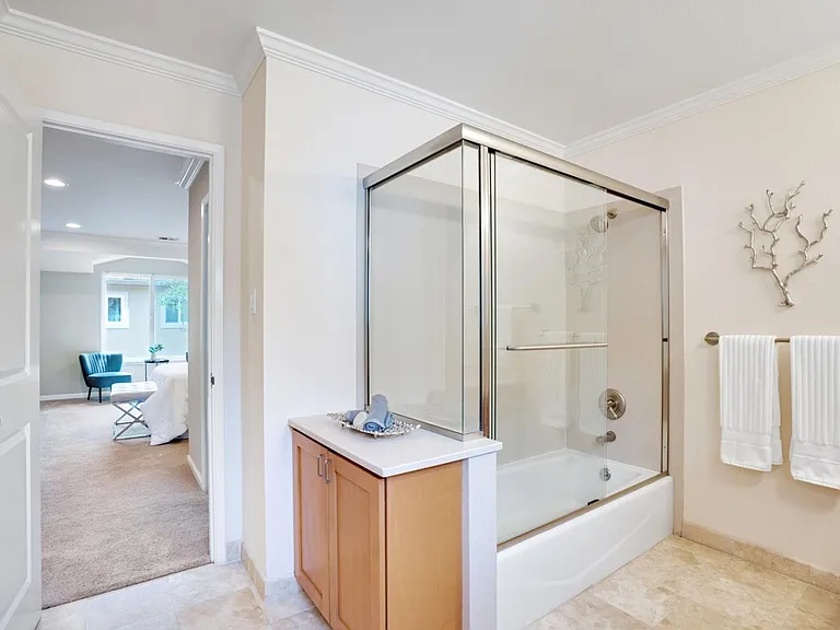 1323 Hoover St — Photo 16