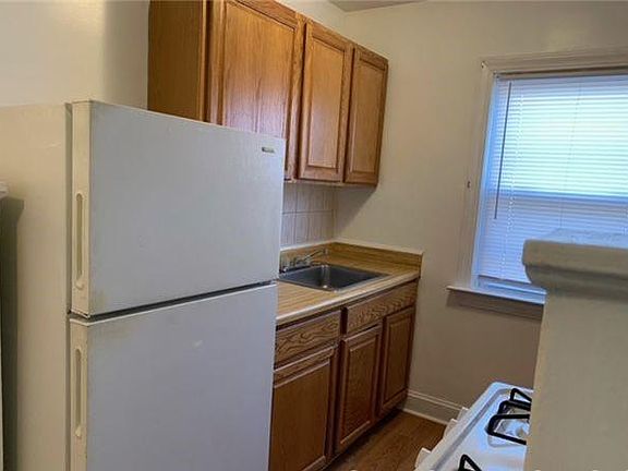 2nd image of 71 Newkirk Ave APT A