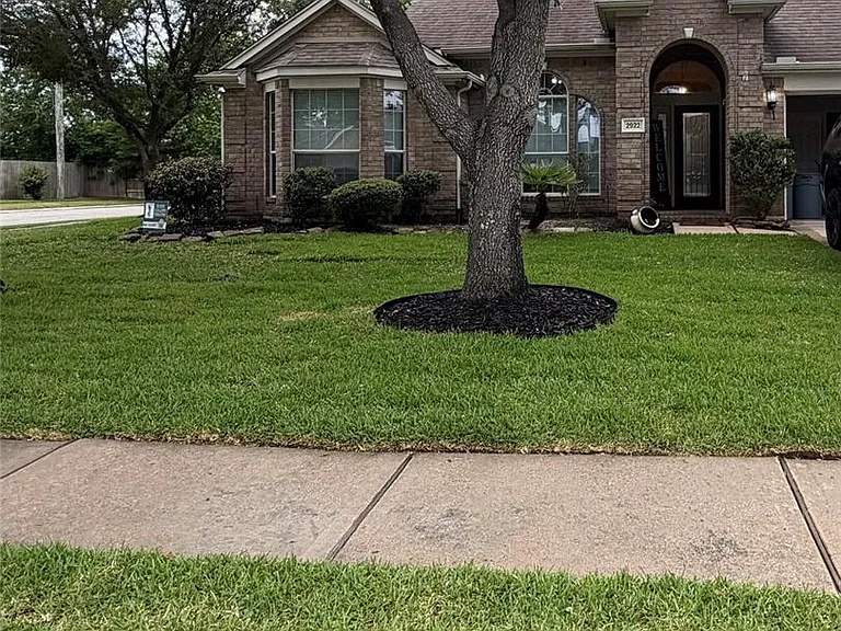 2922 Sandleigh Dr — Photo 1
