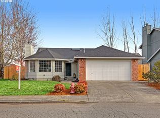 1325 Meadow Dr, Molalla, OR 97038