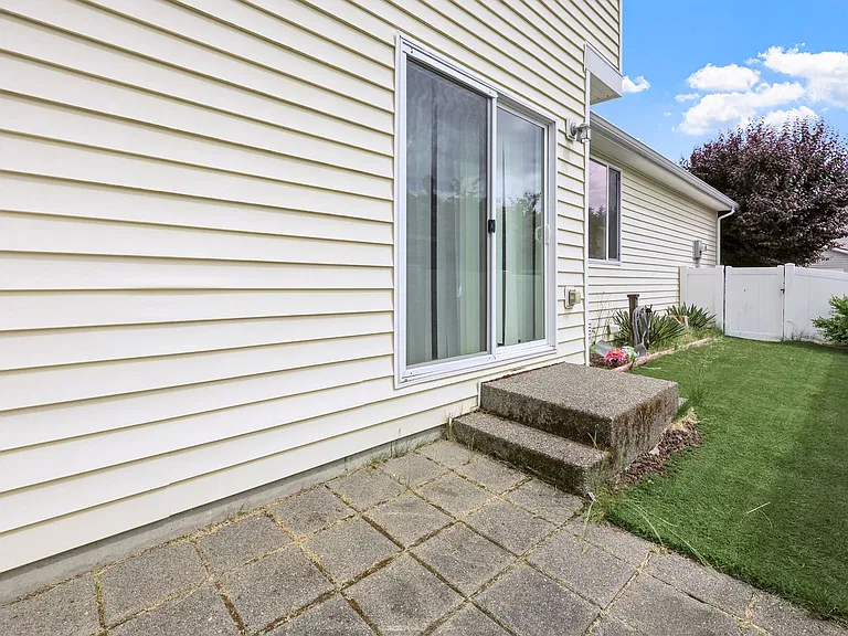 7601 Rushmore Way NE — Photo 33