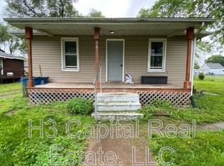 562 Wilson Ave, Wood River, IL 62095