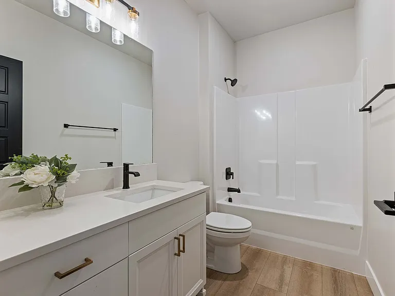 569 Idaho Ave — Photo 14