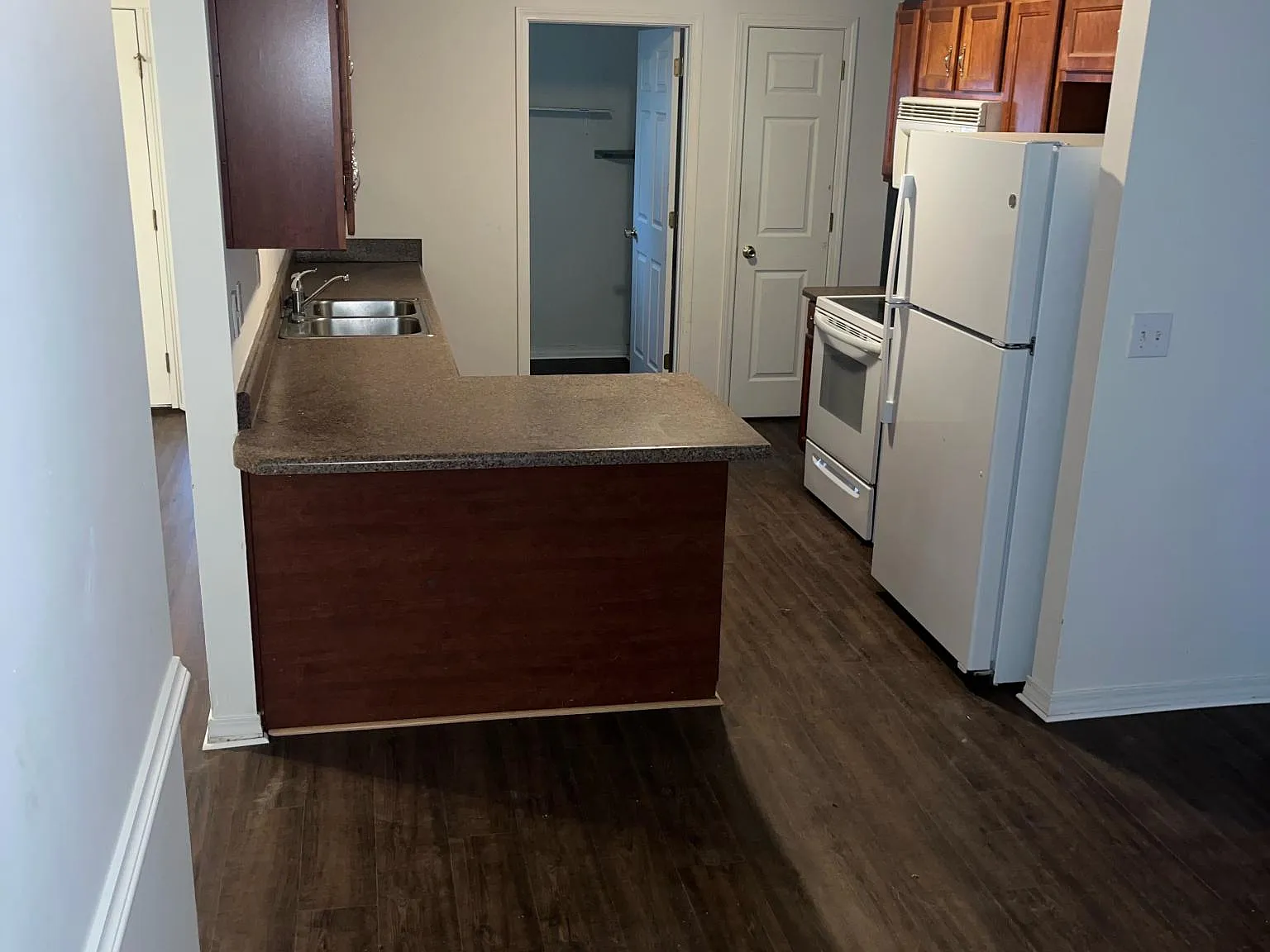 3 bed, 1346 sqft, $1,850 — Photo 2