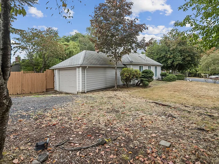 9520 SW Cypress St — Photo 38