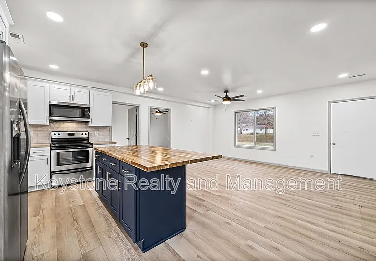 225 Military Rd — Photo 9